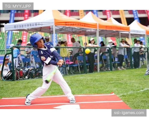 通讯：一座小城的垒球热，跟随报道爱荷华州地方联赛的冠军之夜